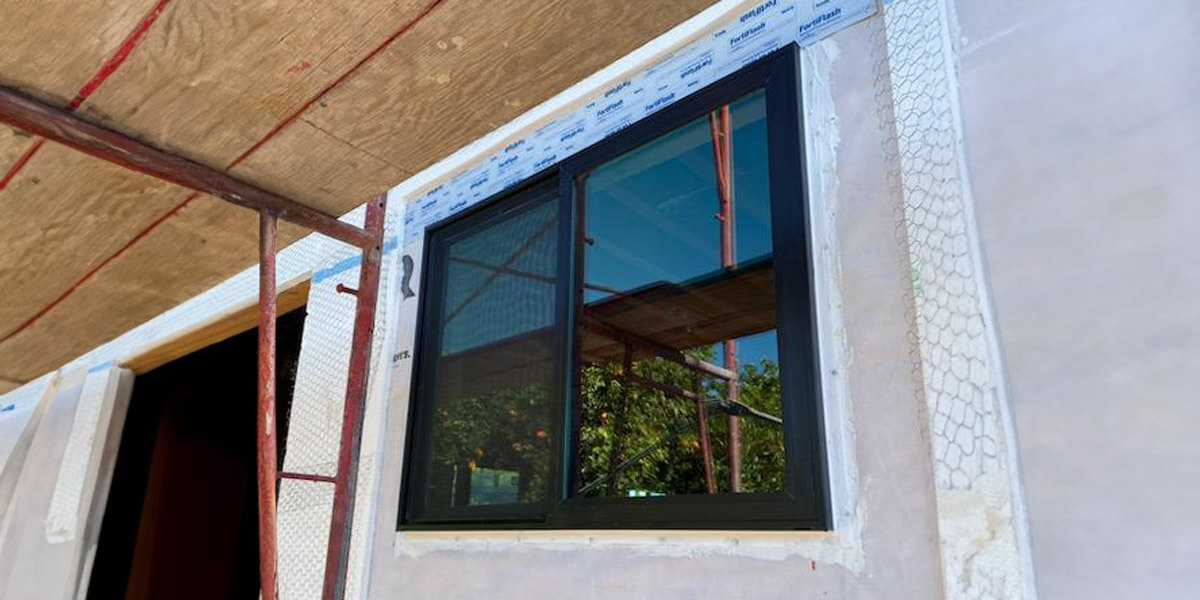 Choosing Windows for Your Arizona Home: New Construction vs. Replacement Windows